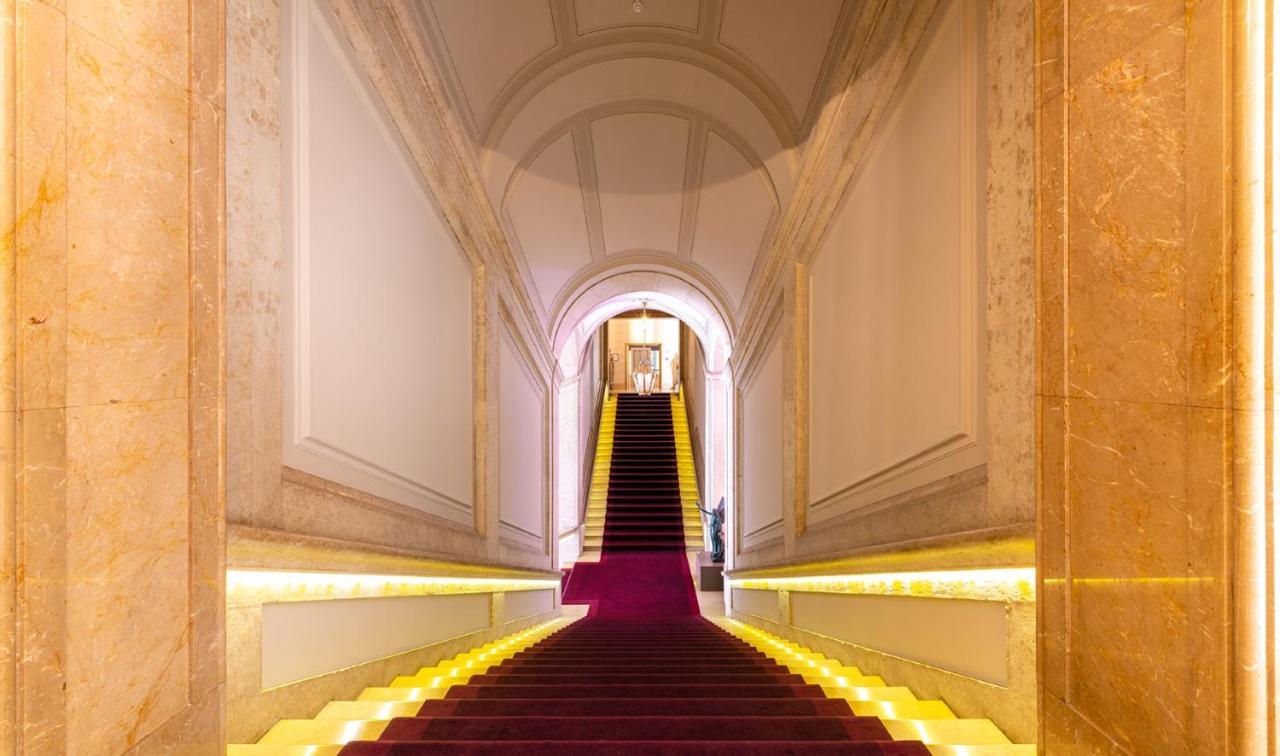 Pousada De Lisboa - Small Luxury Hotels Of The World Esterno foto The staircase of the National Museum of the Republic of China